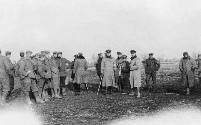British and German troops meeting in No-Man’s Land during the unofficial truce