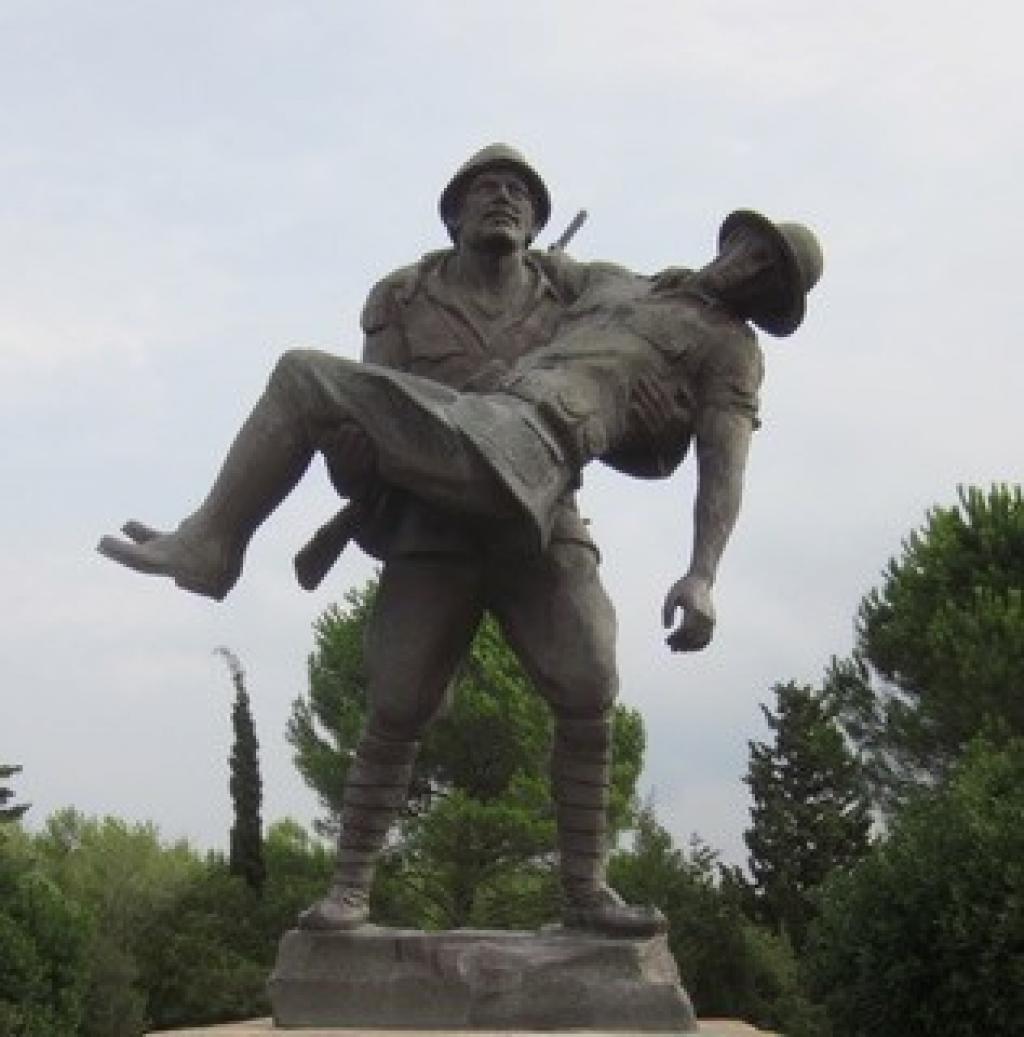 Bronze sculpture Turkish soldier carrying a wounded Anzac soldier