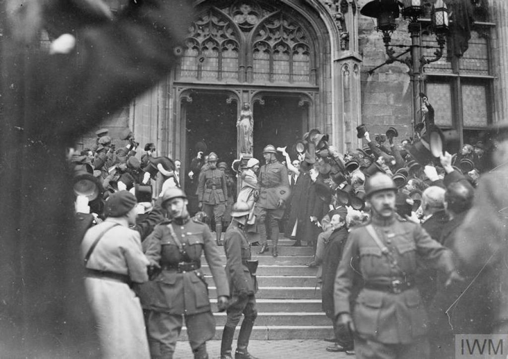 King Albert and Queen Elisabeth cheered by crowd Bruges Nov 1918