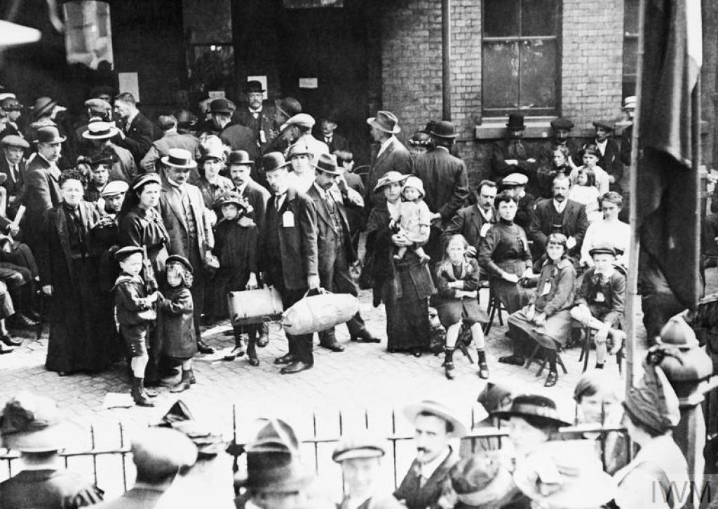 Families of Belgian refugees outside Hudsons Furniture Repository, Victoria Station, London, September 1914. © IWM (Q 53305)