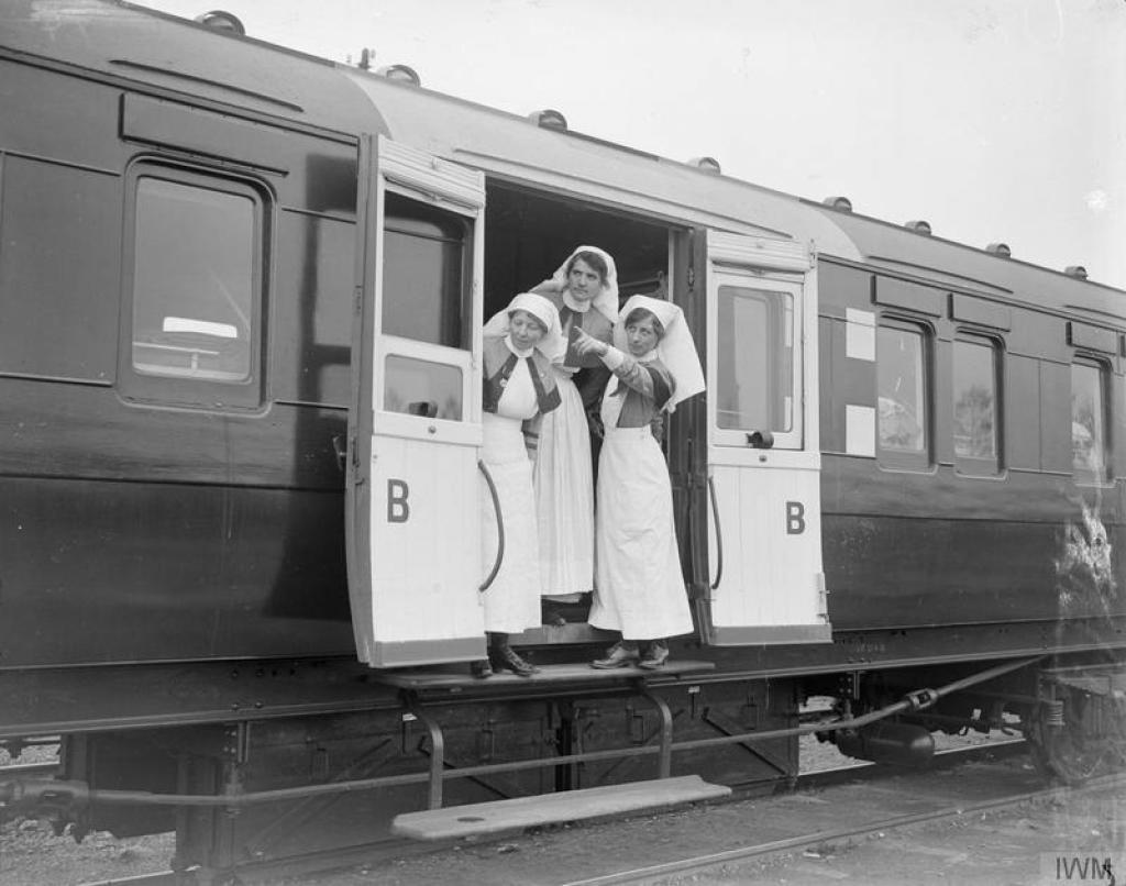 Nurses on a RAMC ambulance train near Doullens, 27 April 1918. © IWM (Q 8738)