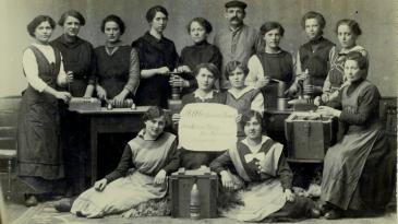 Staff of the Fortuna munitions factory, Stuttgart, 1917.