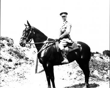 WW1 Lieutenant on horse